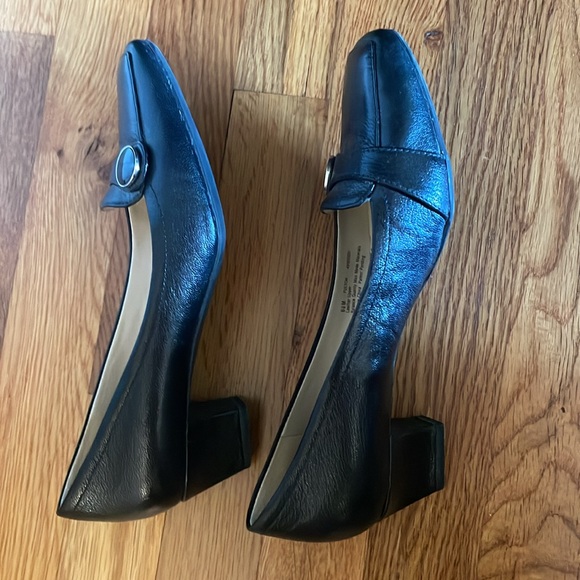 Naturalizer Black Heels with Squared Toe 

@maxbags - Picture 2 of 4